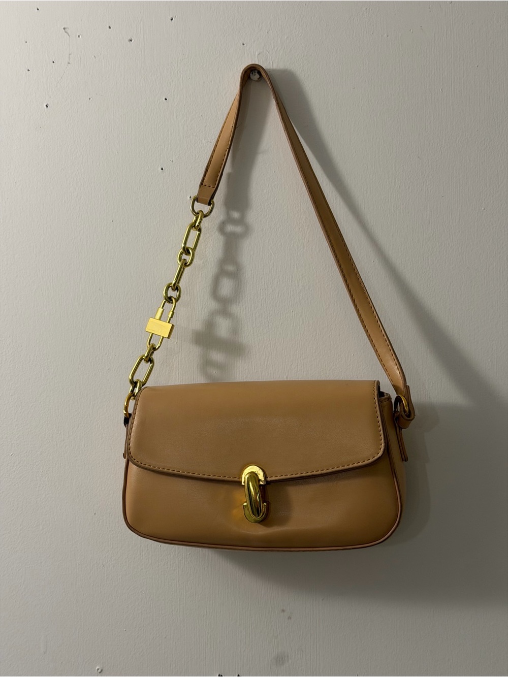 Tan Shoulder Bag with Gold Chain Detail • Quiet Luxury Style • Like New